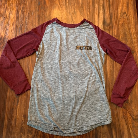 American Eagle Shirt Mens XS XSmall Grey Burgundy 360 Extreme Flex Long Sleeve - Picture 1 of 4